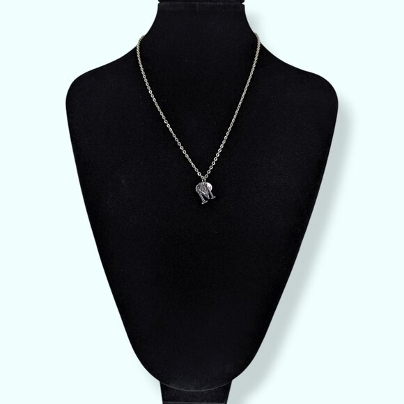 (2/$20) Sister "M" Pendant Necklace - Picture 2 of 6